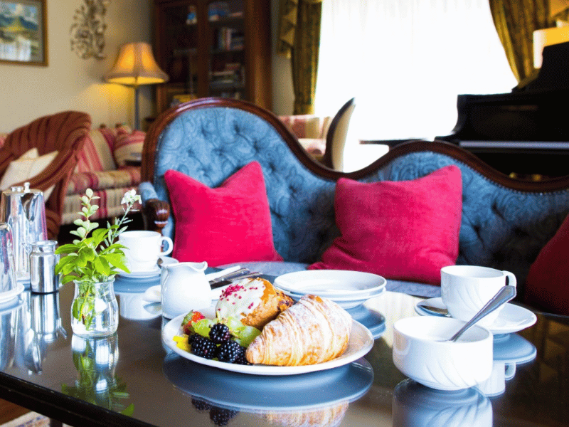 Resident Bar & Lounge | Irish Breakfast Tea and Coffee, Freshly Baked Pastries
