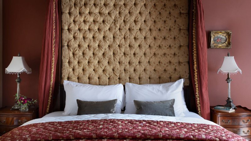 Four Poster Suites at Killarney Four-Star Earls Court House Hotel